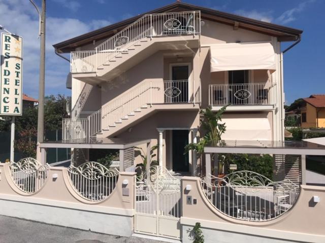 Residence Stella Marina di Massa Exterior foto