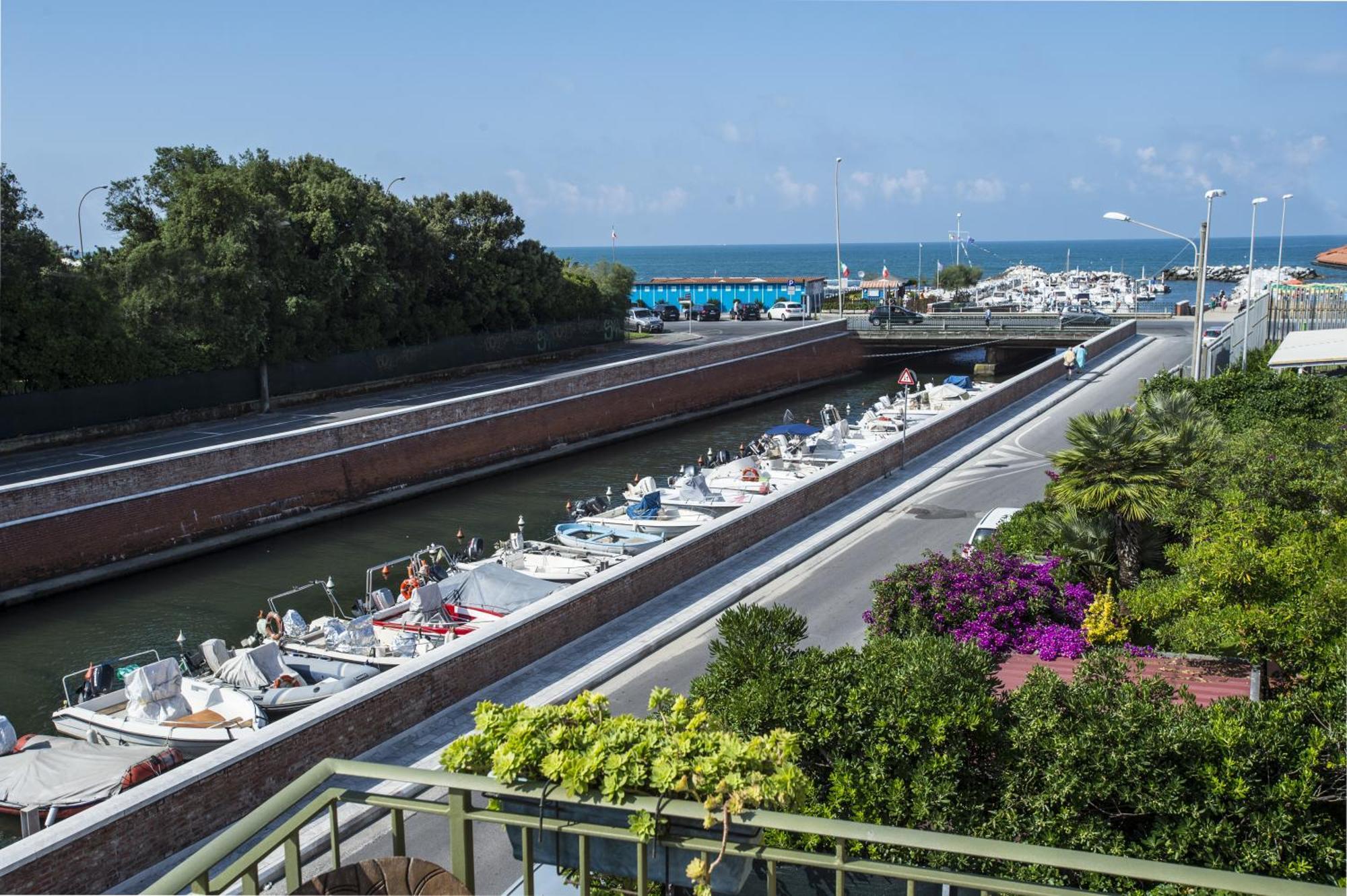 Residence Stella Marina di Massa Exterior foto